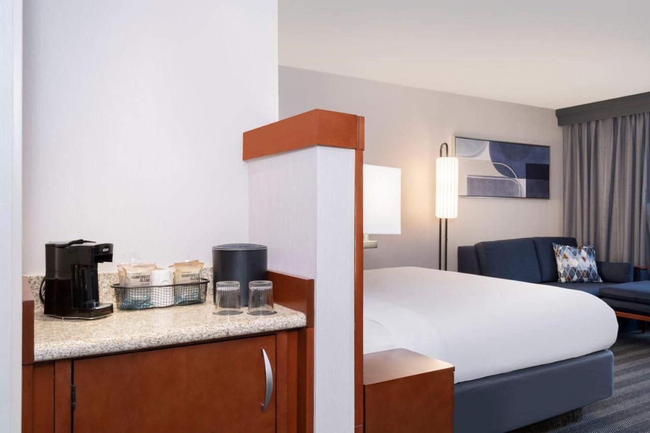 Courtyard By Marriott Columbus New Albany Hotel Exterior photo