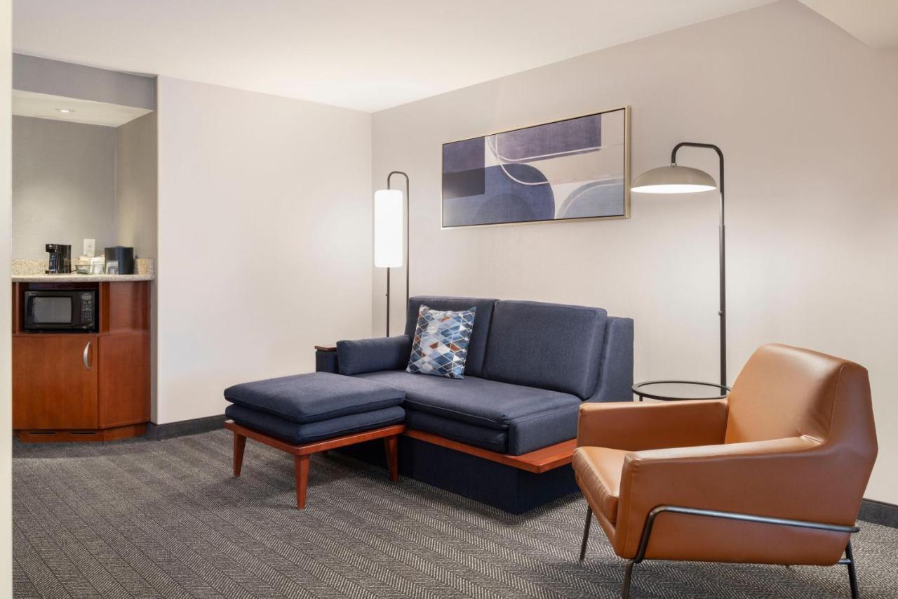 Courtyard By Marriott Columbus New Albany Hotel Exterior photo